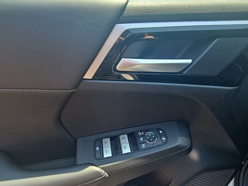New 2025 Mitsubishi Outlander SE image 18