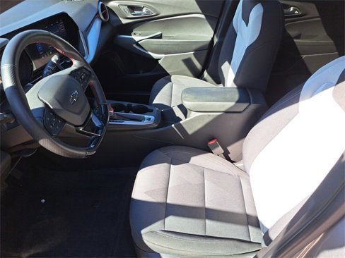 Used 2025 Chevrolet Trax RS w/ Sunroof Package image 22