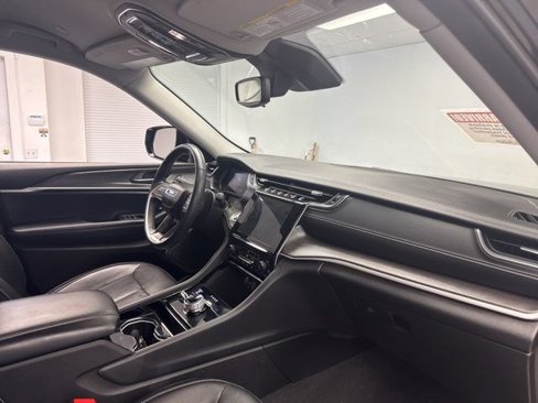 Used 2022 Jeep Grand Cherokee L Limited image 11