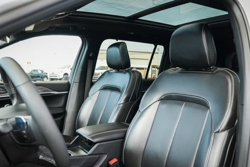 Used 2024 Jeep Grand Cherokee L Limited w/ Luxury Tech Group II image 12