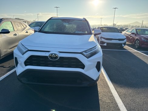 Used 2025 Toyota RAV4 XLE w/ Convenience Package image 4