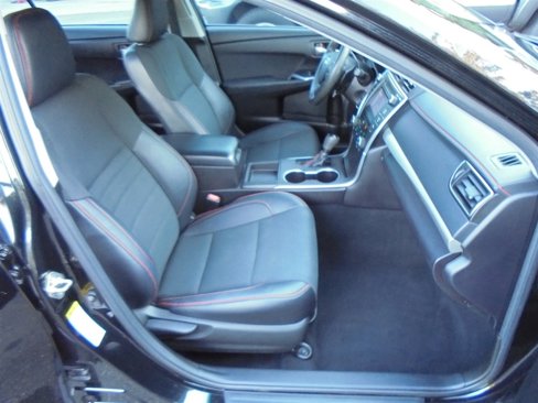 Used 2017 Toyota Camry SE image 23
