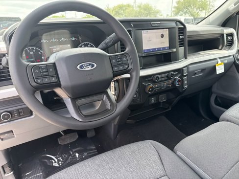 New 2025 Ford F350 4x4 Regular Cab Super Duty image 4