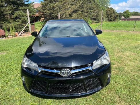 Used 2017 Toyota Camry SE image 2