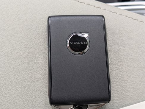 New 2026 Volvo XC60 B5 Ultra w/ Climate Package image 32