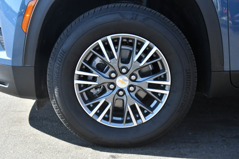 Used 2025 Chevrolet Traverse LT image 12