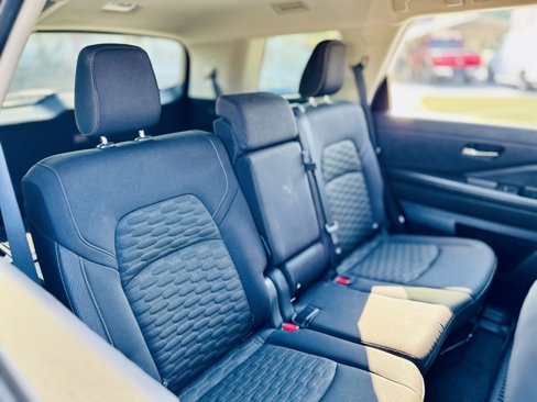 Used 2022 Nissan Pathfinder SV image 18