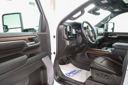 Used 2024 Chevrolet Silverado 2500 High Country image 3