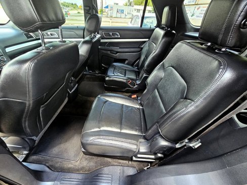 Used 2016 Ford Explorer XLT w/ Equipment Group 202A image 12