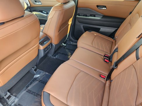New 2025 Nissan Pathfinder Platinum w/ Cargo Package image 9