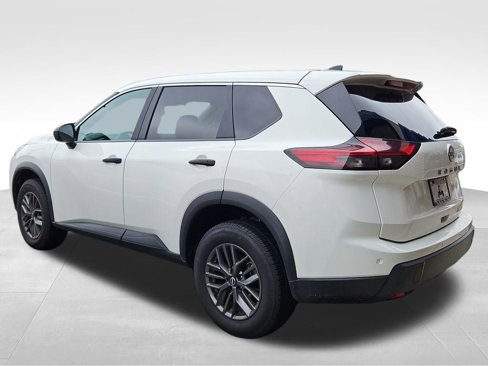 Used 2024 Nissan Rogue S image 5