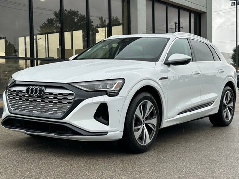 Used 2024 Audi Q8 e-tron Premium Plus w/ Premium Plus Package image 5