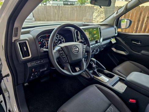 Used 2025 Nissan Frontier SV image 28
