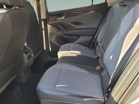 New 2025 Volkswagen Tiguan SE image 9