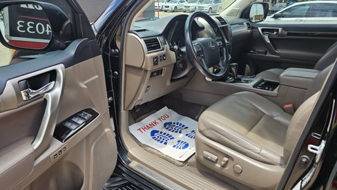 Used 2019 Lexus GX 460 w/ Navigation Package image 25