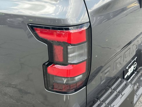 Used 2025 Nissan Frontier SV image 9