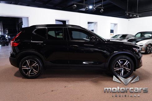 Used 2024 Volvo XC40 B5 Core image 8