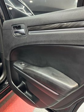 Used 2016 Chrysler 300 Limited image 23
