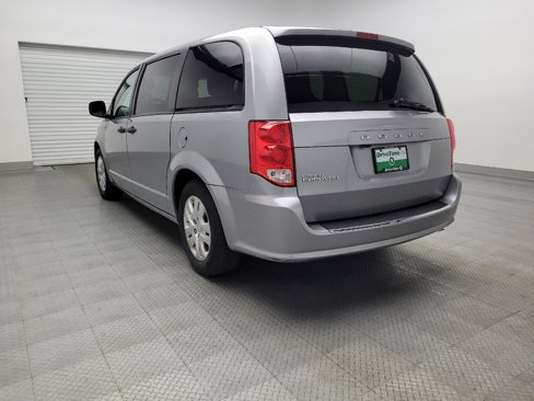 Used 2020 Dodge Grand Caravan SE image 5