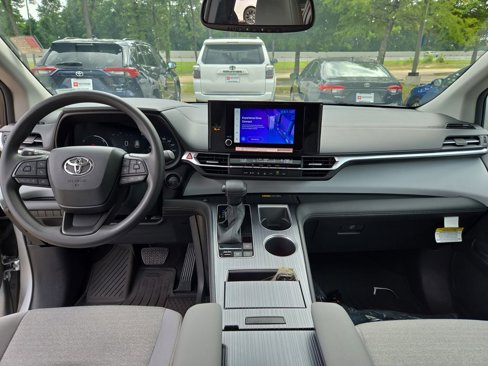 Certified 2025 Toyota Sienna LE image 19