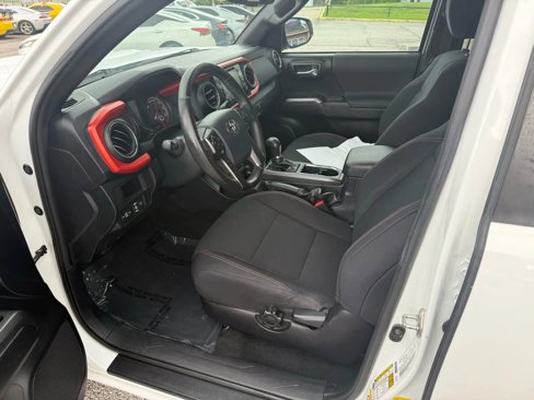 Used 2019 Toyota Tacoma TRD Sport image 13