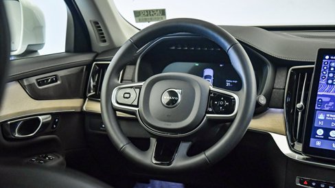 Certified 2025 Volvo XC90 T8 Plus w/ Protection Package Premier image 13