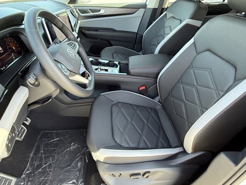 New 2025 Volkswagen Atlas Peak Edition SE image 16