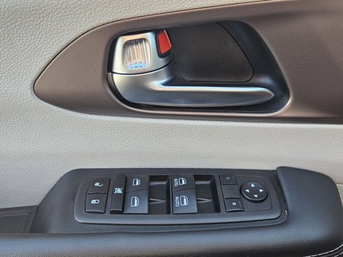 Used 2023 Chrysler Voyager LX image 19