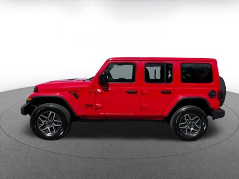 Used 2025 Jeep Wrangler Sahara image 4