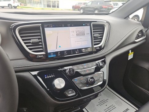New 2025 Chrysler Pacifica Select w/ Uconnect Theater Family Group image 22