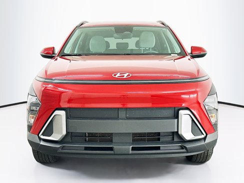 Used 2025 Hyundai Kona SEL image 2