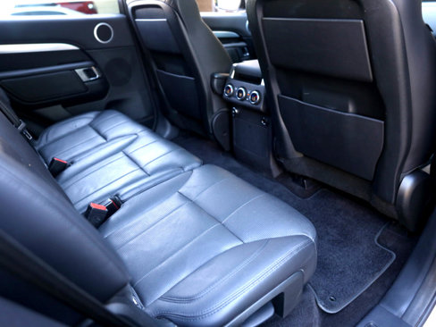 Used 2020 Land Rover Discovery Landmark image 27