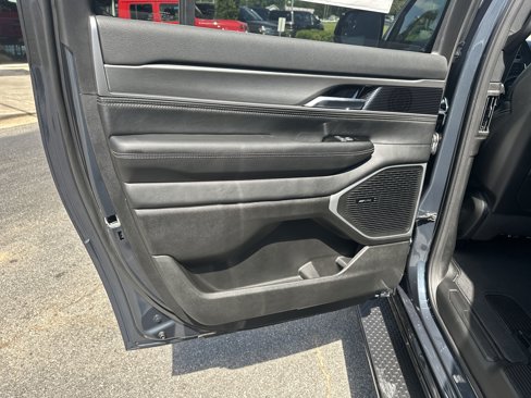 New 2025 Jeep Wagoneer L Series II image 15