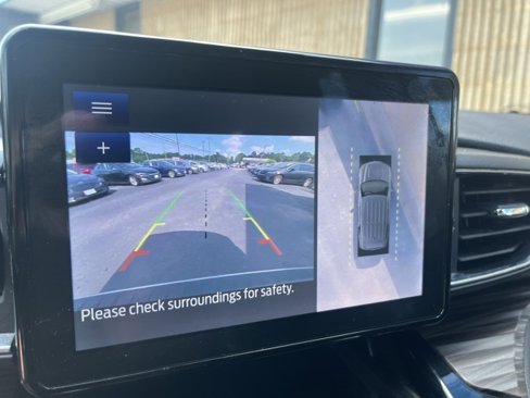 Used 2023 Ford Explorer Limited image 2