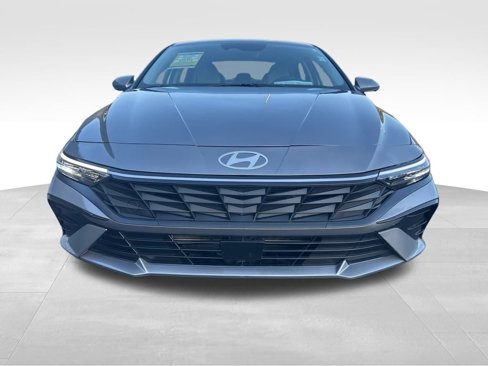 Used 2025 Hyundai Elantra Limited image 2