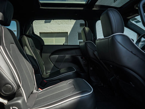 New 2026 Chrysler Pacifica Limited image 13