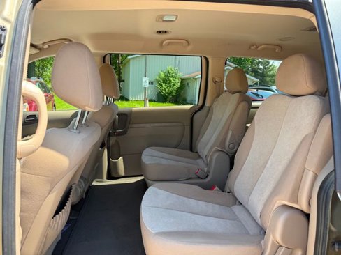 Used 2011 Kia Sedona LX image 8
