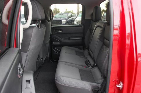 Used 2025 Nissan Frontier SV image 29
