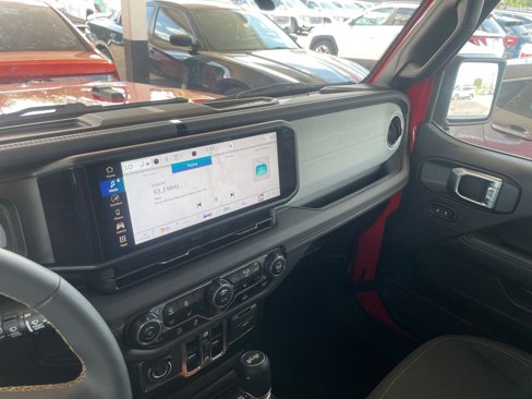 Used 2025 Jeep Wrangler Sahara image 18