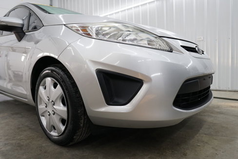 Used 2013 Ford Fiesta SE image 3