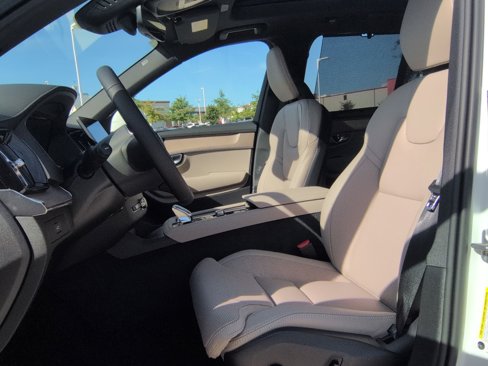 New 2026 Volvo XC90 B6 Ultra w/ Protection Package Premier image 13