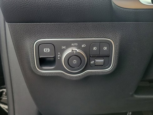 Certified 2025 Mercedes-Benz GLB 250 image 34