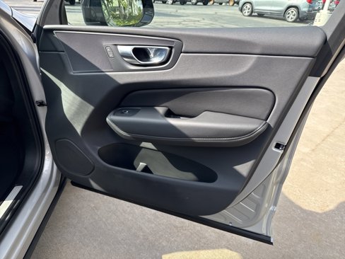 Certified 2025 Volvo XC60 B5 Plus image 39