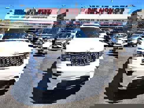 Used 2018 Jeep Grand Cherokee Altitude image 10