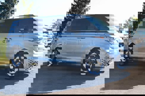 Used 2025 Volkswagen ID. Buzz Pro S image 2