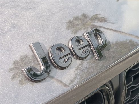 Used 2023 Jeep Grand Cherokee L Limited w/ Black Appearance Package image 13
