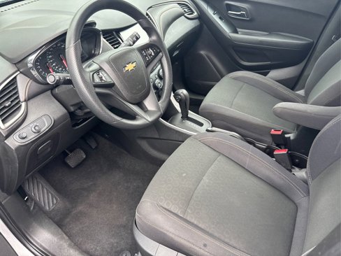 Used 2017 Chevrolet Trax LS w/ Fleet Convenience Package image 9