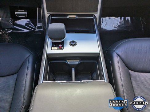 Certified 2025 Land Rover Range Rover SE image 19