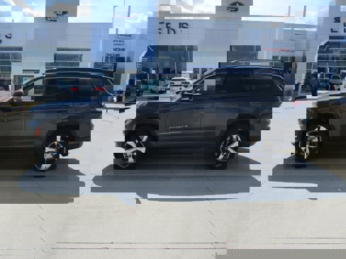 Used 2022 Jeep Grand Cherokee L Limited image 3