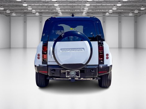 New 2024 Land Rover Defender 90 X-Dynamic SE image 4